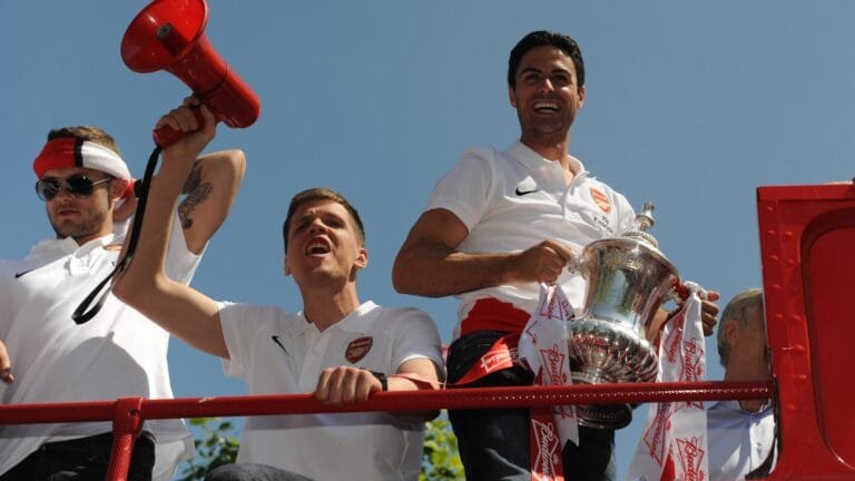 Arsenal weigh up shock move to bring Wojciech Szczesny back to the Emirates as possible Aaron Ramsdale replacement