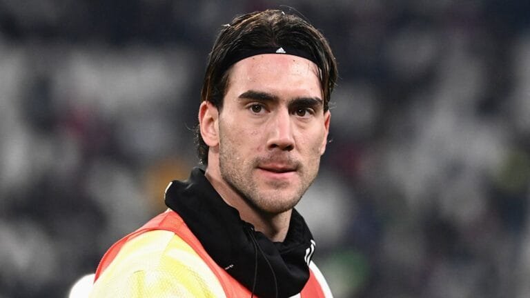 Barcelona join Premier League giants in Dusan Vlahovic chase