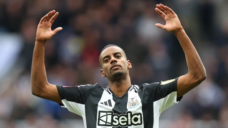 Alexander Isak responds as Arsenal, Liverpool & Barcelona transfer links continue