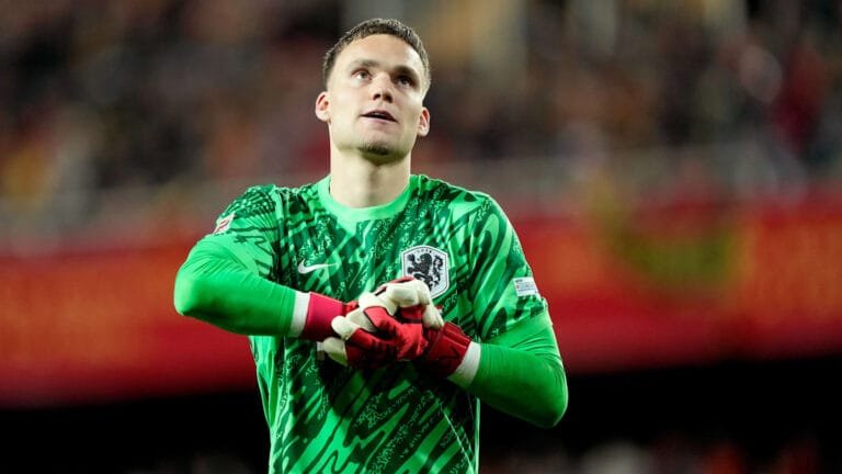 Barcelona & Bayern Munich battling for £60m Premier League goalkeeper