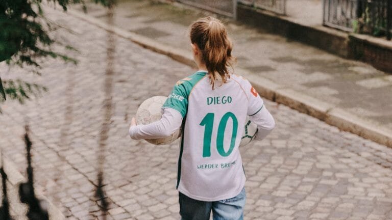 Bundesliga cult hero celebrated with hummel Legend Jersey