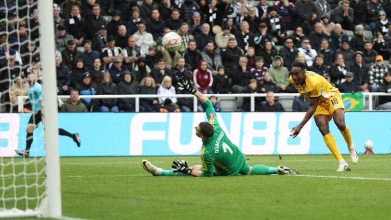 Player ratings as Welbeck wins chaotic FA Cup tie