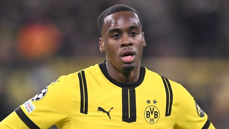Chelsea & Arsenal alerted as Borussia Dortmund winger asks to leave club