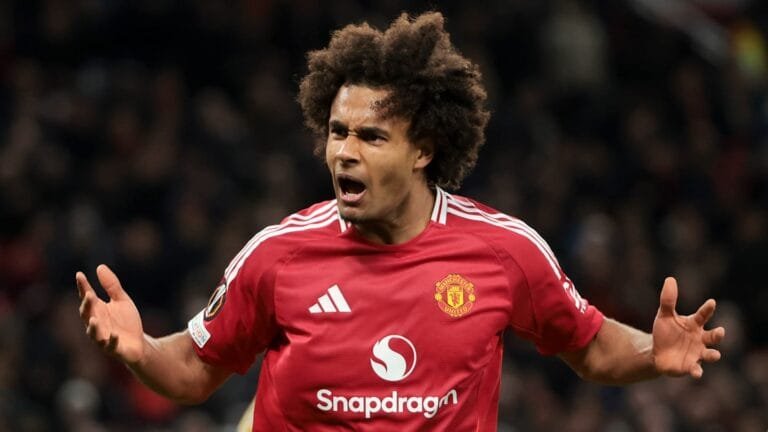 Joshua Zirkzee takes pop at Man Utd fans after historic European win