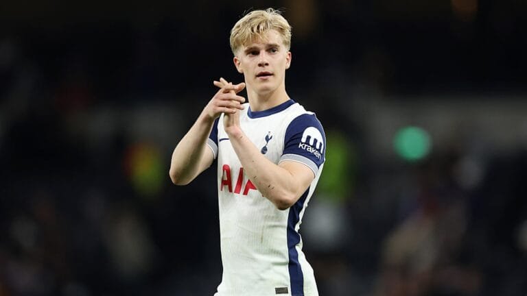 Tottenham confirm new contract for star midfielder