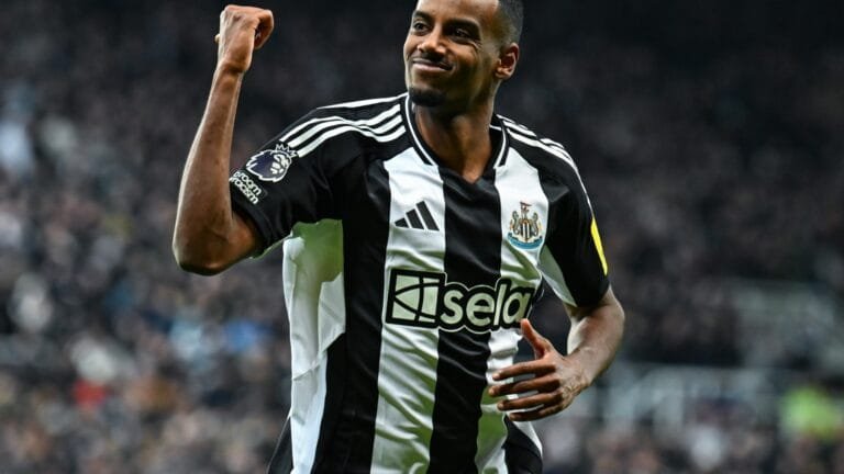 Newcastle told there's one thing they must do in order to keep Alexander Isak at club