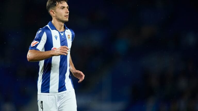 Arsenal target arrives in London to complete transfer months after deal was agreed