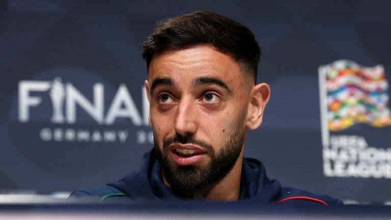 Bruno Fernandes explains key reason for staying at Manchester United and rejecting 'easy move' to Saudi Arabia