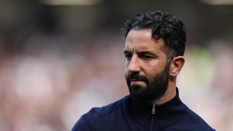 Man United told to avoid signing 16-goal Premier League striker as replacement for Rasmus Hojlund