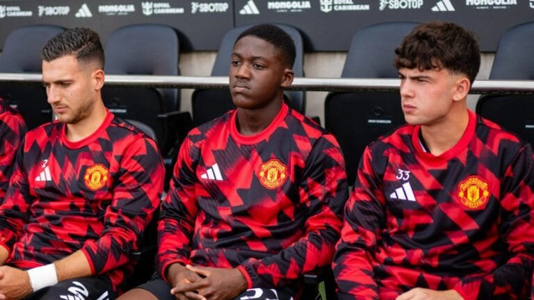 Kobbie Mainoo would consider Manchester United transfer before deadline day